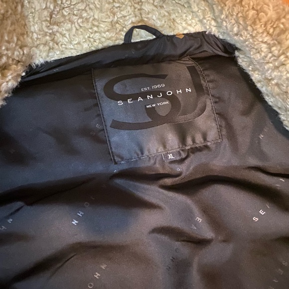 Stylish puffer style Sean John vest - Picture 4 of 6